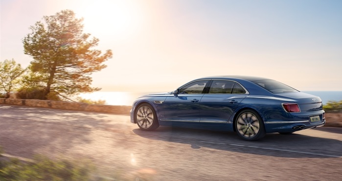 FLYING SPUR Azure